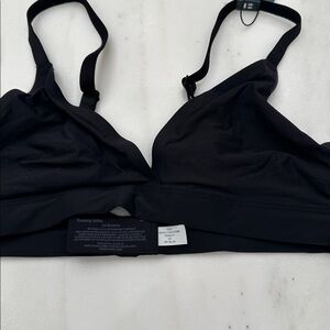 Tommy John’s Women's small black air triangle bralette.  New with tag.
